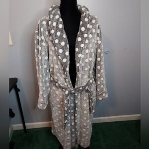 Dream Lover Lingerie Size Medium Polka Dot Robe Gray And White